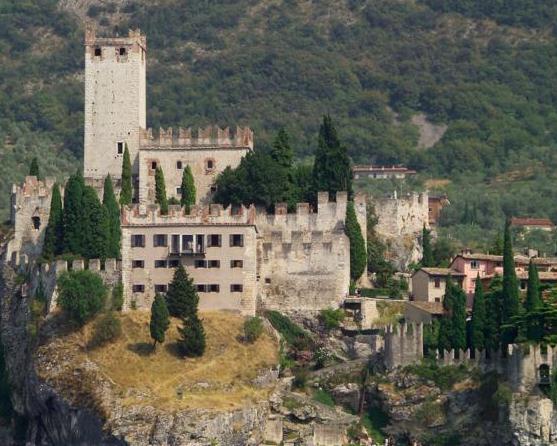 1549_08_46_PREV_CASTLE_PHOTO_crop