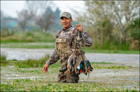 A First-Timer Wingshooter in Argentina at Los Laureles Lodge 14 Nino with Ducks AGL 1461